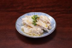 蒸し鶏のネギソース