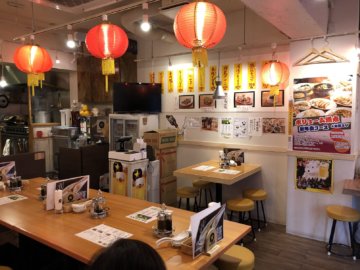 曾さんの餃子の店内(独立開業)