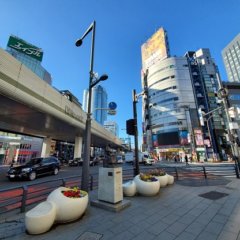 晴天の六本木交差点