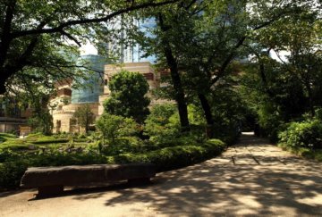 毛利庭園（六本木交差点すぐ）