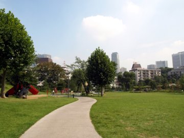 檜町公園（六本木交差点すぐ）