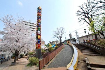 さくら坂公園（六本木交差点すぐ）