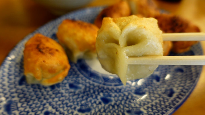 餃子とめしの包琳